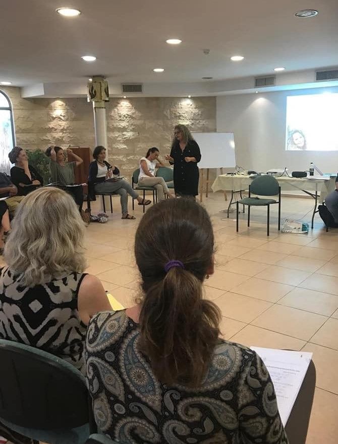 לני אדרי מנחה סדנת נשים